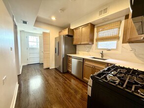 6017 W Montrose Ave, Unit 2 in Chicago, IL - Building Photo - Building Photo