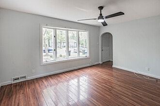 16 W Linden Ave in Lindenwold, NJ - Building Photo - Building Photo