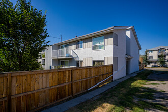 4328 75 St NW in Calgary, AB - Building Photo - Building Photo