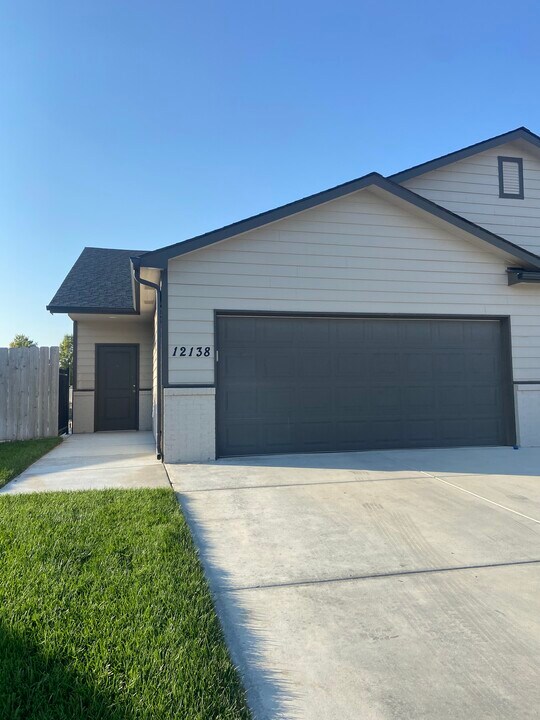 3221 Cedar Downs in Wichita, KS - Building Photo