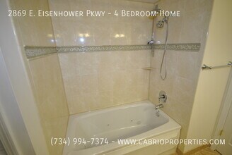 2869 E Eisenhower Pkwy in Ann Arbor, MI - Building Photo - Building Photo