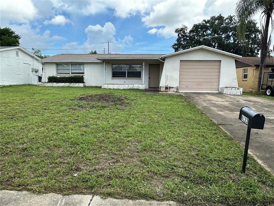 6123 1st Ave in New Port Richey, FL - Building Photo