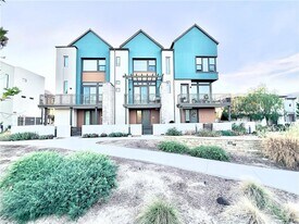 110 Keeper in Irvine, CA - Building Photo