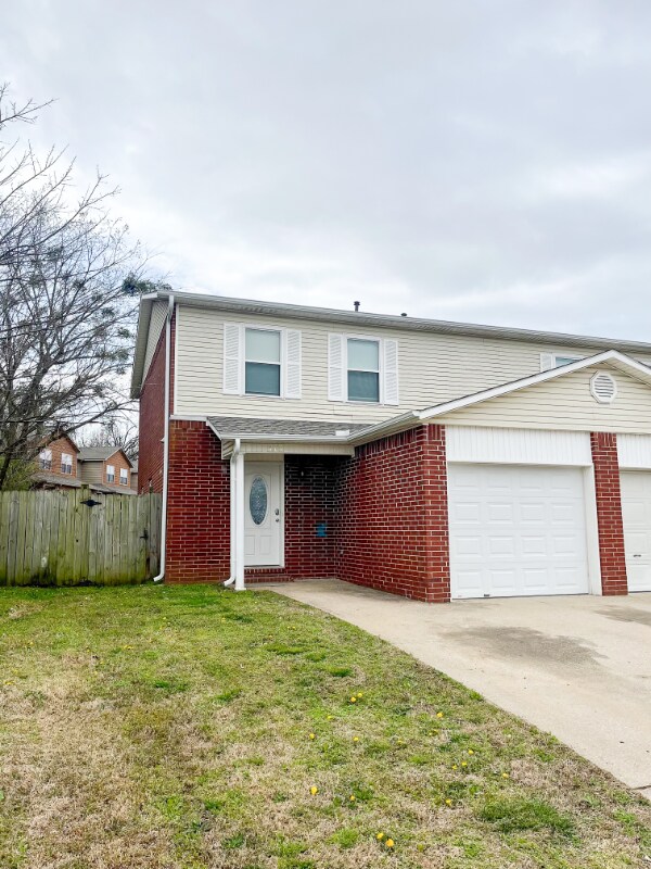 615 W Moan Pl in Fayetteville, AR - Building Photo - Building Photo