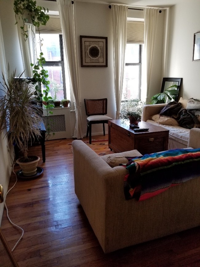 93 Bedford St Apartments and Nearby New York Apartments For Rent New