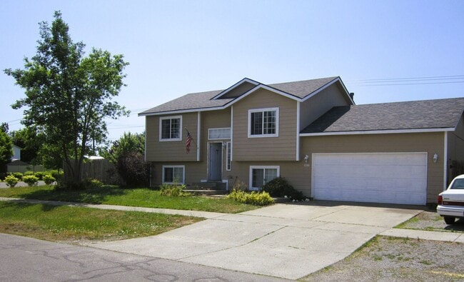 property at 8281 N Coopers Hawk Dr