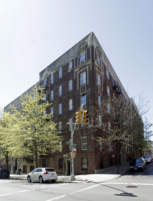 960 Bronx Park S in Bronx, NY - Building Photo - Building Photo