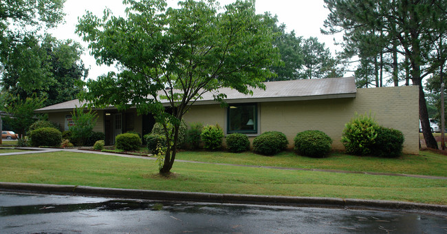 Autumn Trace Apartments in Sylacauga, AL - Foto de edificio - Building Photo