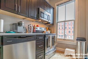 669 Massachusetts Ave, Unit 2 in Boston, MA - Building Photo