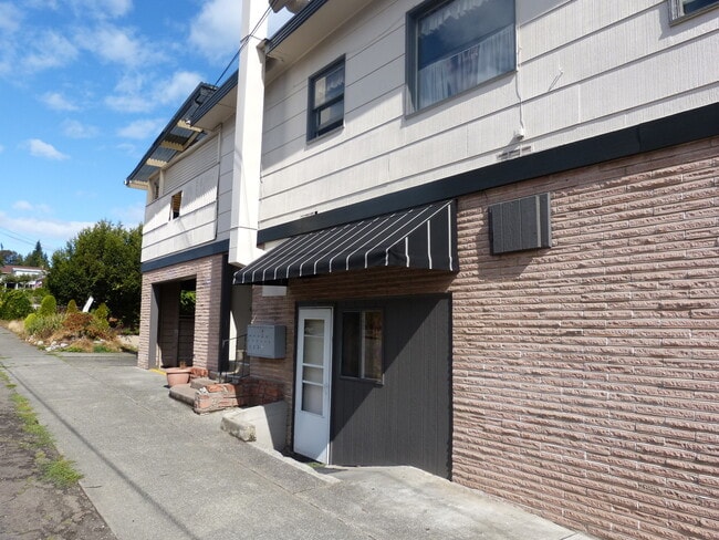 822 1/2 S Center in Port Angeles, WA - Foto de edificio - Building Photo
