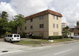 1114 S Douglas Rd in Coral Gables, FL - Building Photo - Building Photo