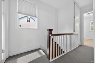 17 Park Ave in Oyster Bay, NY - Building Photo - Building Photo