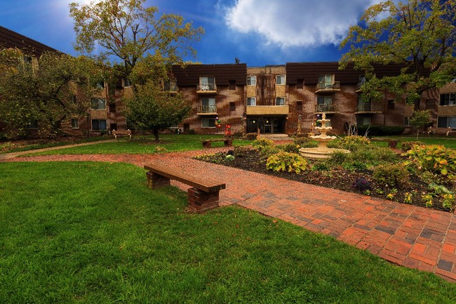 Fountain Gardens in Philadelphia, PA - Foto de edificio - Building Photo