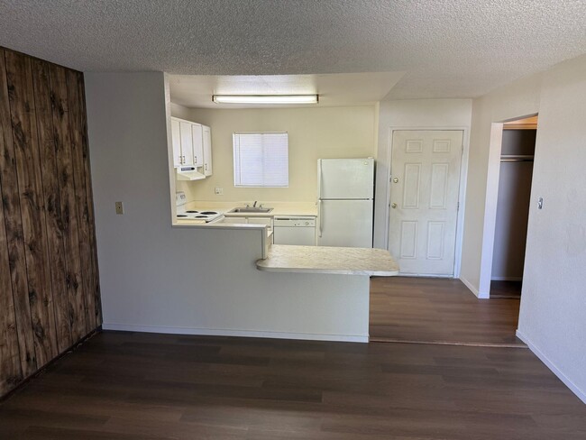 5352 S Swenson St in Las Vegas, NV - Building Photo - Building Photo