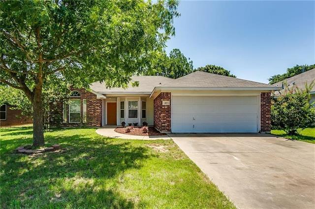 407 Dakota Dr in Joshua, TX - Building Photo - Building Photo