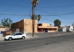 Savoy House in Tucson, AZ - Foto de edificio - Building Photo