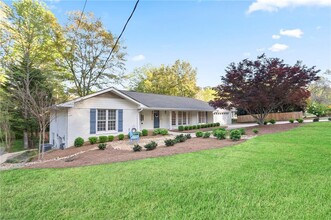4555 Runnemede Rd NW in Atlanta, GA - Building Photo - Building Photo