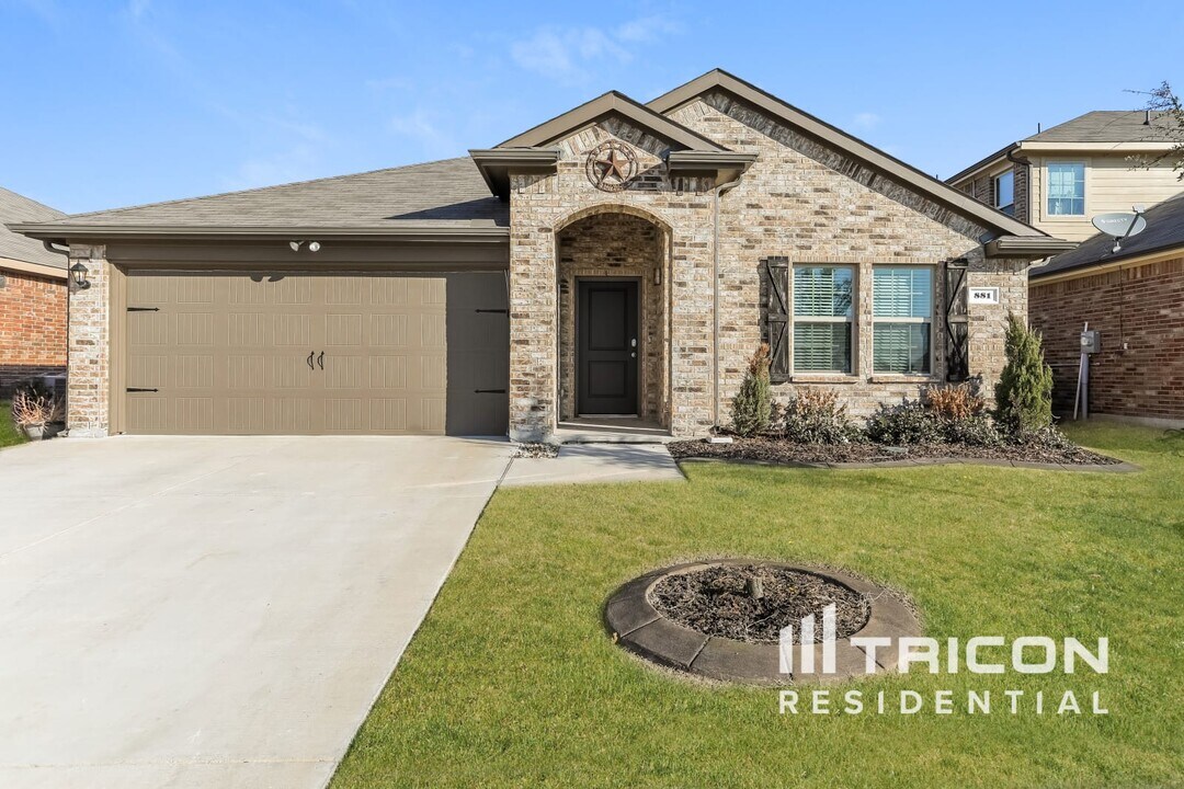 881 Darst Dr in Fate, TX - Building Photo
