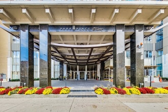 655 W Irving Park Rd in Chicago, IL - Building Photo - Building Photo