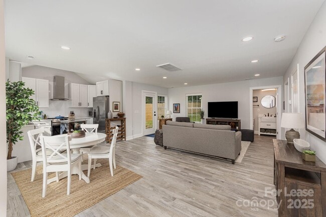 2905 Dogwood Ave in Charlotte, NC - Building Photo - Building Photo
