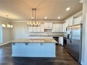 814 NE Hts Ln in Bentonville, AR - Building Photo - Building Photo