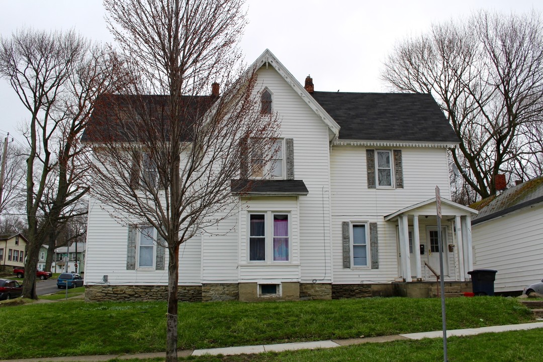 100 E 8th St in Jamestown, NY - Building Photo