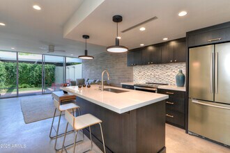 4411 N 40th St in Phoenix, AZ - Building Photo - Building Photo