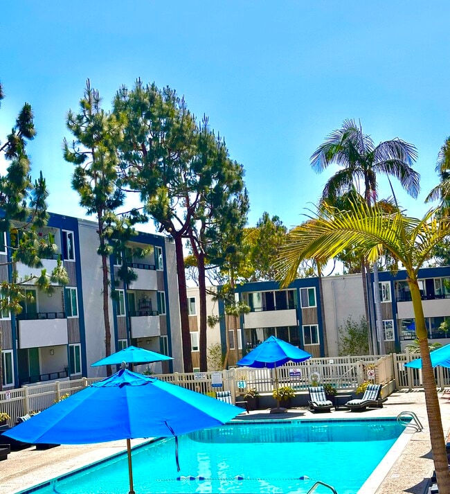 Los Arboles Apartments in Del Mar, CA - Building Photo - Building Photo
