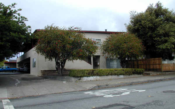 405 Tilton Ave in San Mateo, CA - Foto de edificio - Building Photo