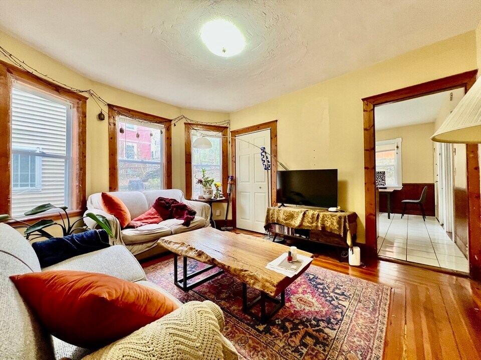 69 Woodlawn St, Unit 1 in Boston, MA - Building Photo