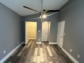 2871 N Oakland Forest Dr in Oakland Park, FL - Building Photo - Building Photo