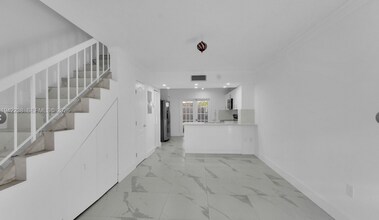 1917 SW 107th Ave in Miami, FL - Foto de edificio - Building Photo