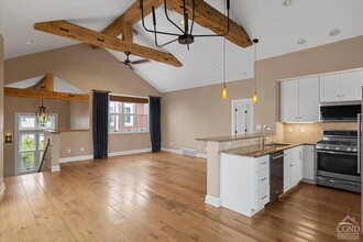 235 Robinson St in Hudson, NY - Building Photo - Building Photo