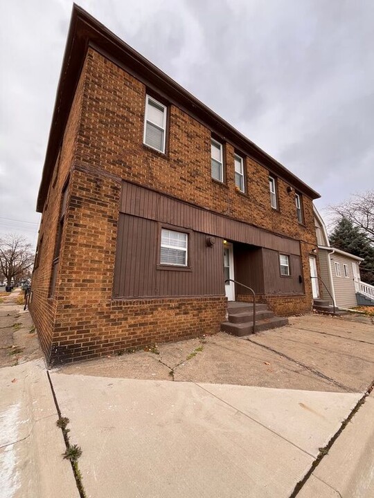 116 E Great Lakes St in River Rouge, MI - Building Photo