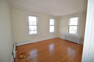 20 Dixon St, Unit 2 in Newport, RI - Building Photo - Building Photo