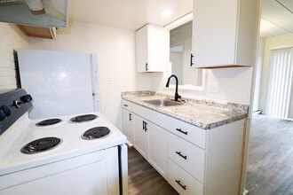 2323 Beechmont Ave in Cincinnati, OH - Building Photo - Building Photo