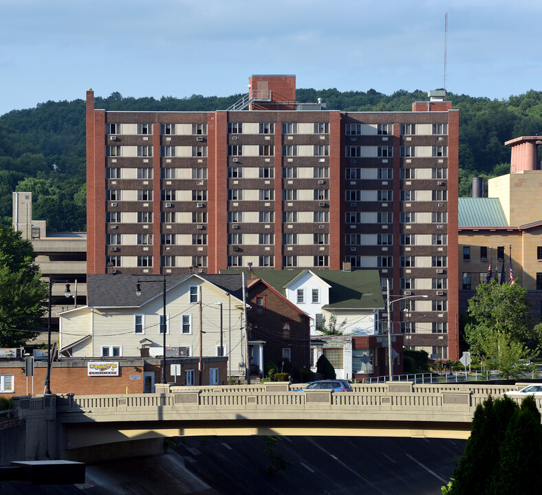 TOWN HOUSE TOWER in Johnstown, PA - Building Photo