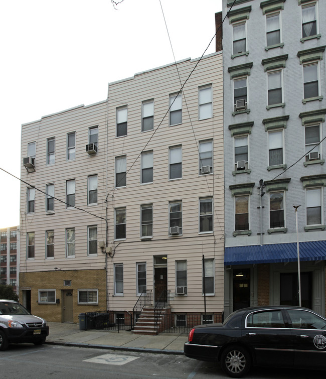 330 Adams St in Hoboken, NJ - Building Photo - Building Photo