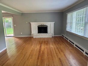 61 View Acre Dr in Huntington, NY - Building Photo - Building Photo