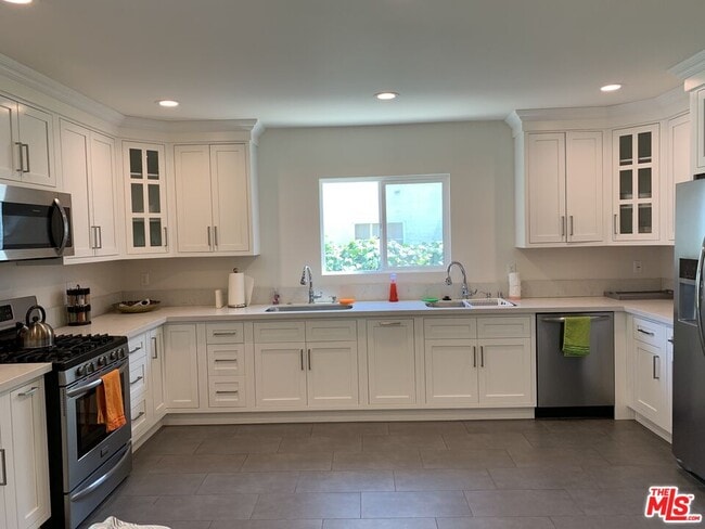 property at 1123 S Clark Dr