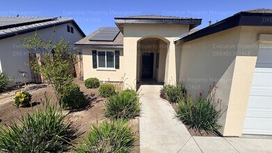 1018 James Vly Ct in Bakersfield, CA - Building Photo - Building Photo