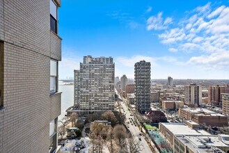 6301 N Sheridan Rd, Unit 21J in Chicago, IL - Building Photo - Building Photo