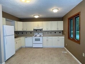 5722 Ridgeway Dr in Haslett, MI - Building Photo - Building Photo