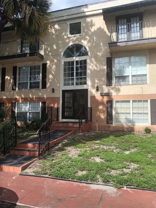 4171 Versailles Dr in Orlando, FL - Foto de edificio