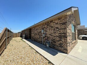 2002 Aberdeen Ave in Wolfforth, TX - Building Photo - Building Photo