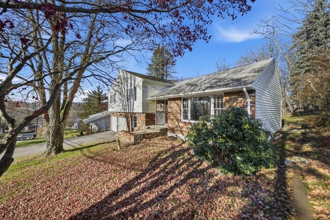 203 Sumner Ave in Clarks Summit, PA - Foto de edificio - Building Photo