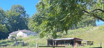 2498 Old Charlotte Pike in Franklin, TN - Foto de edificio - Building Photo