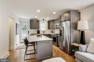 7807 Glenbrook Rd in Bethesda, MD - Building Photo - Building Photo