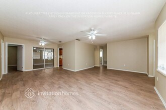 3218 Oxford Dr W in Bradenton, FL - Foto de edificio - Building Photo