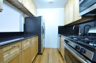 143 E 57th St in New York, NY - Building Photo - Building Photo